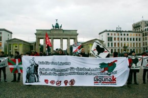 Kundgebung Brandenburger Tor, Berlin, Feb 2012 Kundgebung Brandenburger Tor, Berlin, Feb 2012