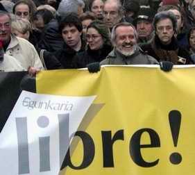 Egunkaria - Demo Bilbo Txema Auzmendi - Dez 2009 - Ralf Streck